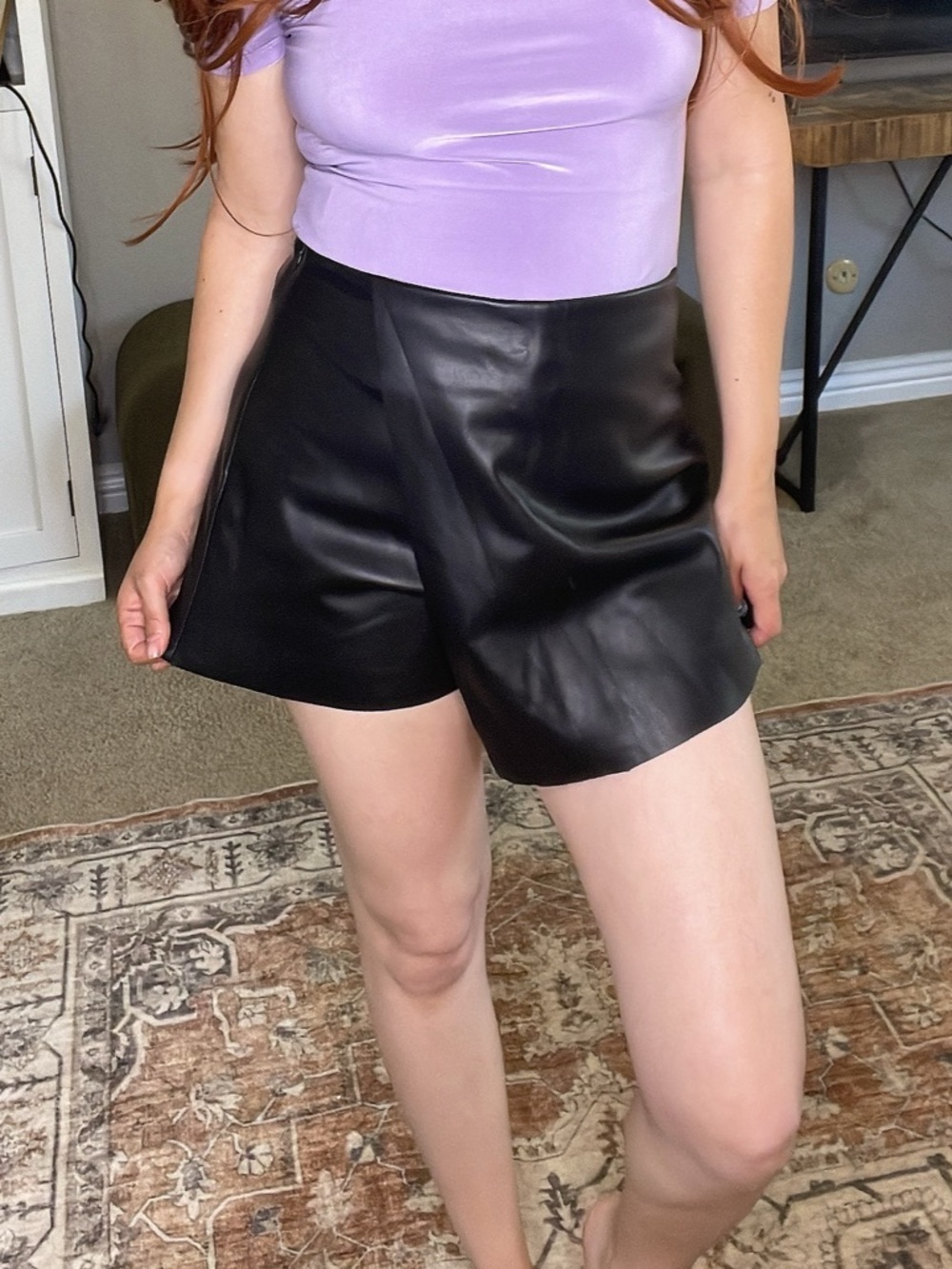 Black faux leather skirt / shorts - Picture 2 of 4